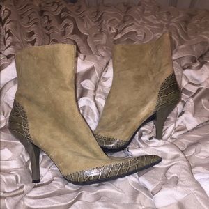 NWOT Nine West Green Win Top Dollar Booties